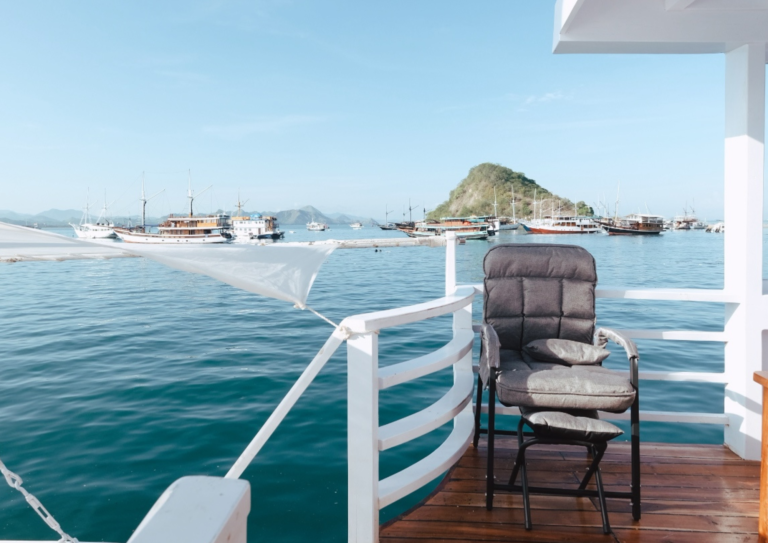 Derya Liveaboard, open trip labuan bajo, labuan bajo, open trip navila liveaboard, komodo national park, komodo island, komodo dragon, pink beach, padar island, 3 days 2 nights labuan bajo open trip, open trip labuan bajo, open trip komodo island, komodo sailing tour