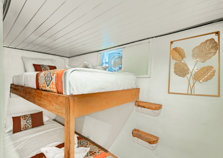 Magika Liveaboard, open trip labuan bajo, labuan bajo, open trip navila liveaboard, komodo national park, komodo island, komodo dragon, pink beach, padar island, 3 days 2 nights labuan bajo open trip, open trip labuan bajo, open trip komodo island, komodo sailing tour