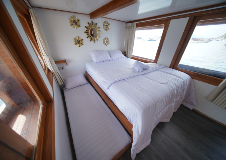 Fortuna Liveaboard, open trip labuan bajo, labuan bajo, open trip navila liveaboard, komodo national park, komodo island, komodo dragon, pink beach, padar island, 3 days 2 nights labuan bajo open trip, open trip labuan bajo, open trip komodo island, komodo sailing tour