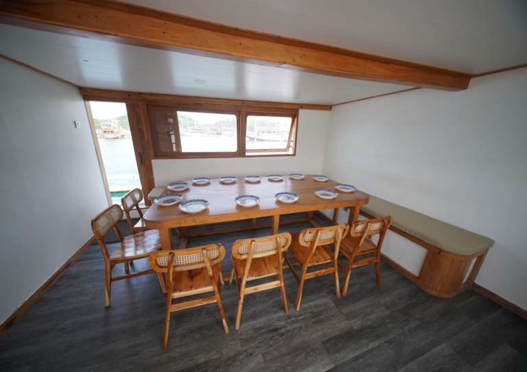 Fortuna Liveaboard, open trip labuan bajo, labuan bajo, open trip navila liveaboard, komodo national park, komodo island, komodo dragon, pink beach, padar island, 3 days 2 nights labuan bajo open trip, open trip labuan bajo, open trip komodo island, komodo sailing tour