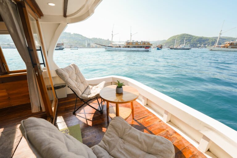 Akassa Cruise, open trip labuan bajo, labuan bajo, open trip navila liveaboard, komodo national park, komodo island, komodo dragon, pink beach, padar island, 3 days 2 nights labuan bajo open trip, open trip labuan bajo, open trip komodo island, komodo sailing tour