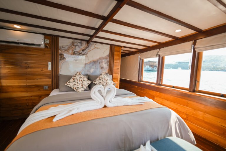 Akassa Cruise, open trip labuan bajo, labuan bajo, open trip navila liveaboard, komodo national park, komodo island, komodo dragon, pink beach, padar island, 3 days 2 nights labuan bajo open trip, open trip labuan bajo, open trip komodo island, komodo sailing tour