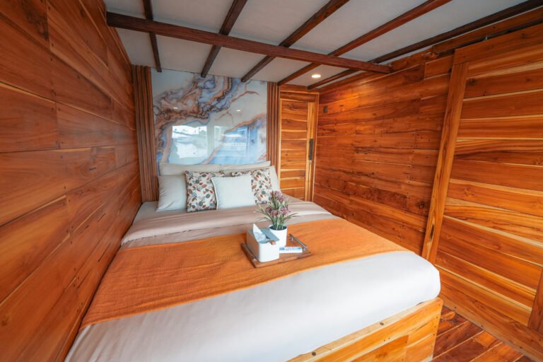 Akassa Cruise, open trip labuan bajo, labuan bajo, open trip navila liveaboard, komodo national park, komodo island, komodo dragon, pink beach, padar island, 3 days 2 nights labuan bajo open trip, open trip labuan bajo, open trip komodo island, komodo sailing tour