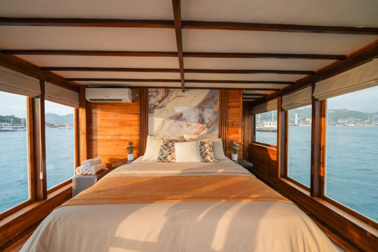 Akassa Cruise, open trip labuan bajo, labuan bajo, open trip navila liveaboard, komodo national park, komodo island, komodo dragon, pink beach, padar island, 3 days 2 nights labuan bajo open trip, open trip labuan bajo, open trip komodo island, komodo sailing tour