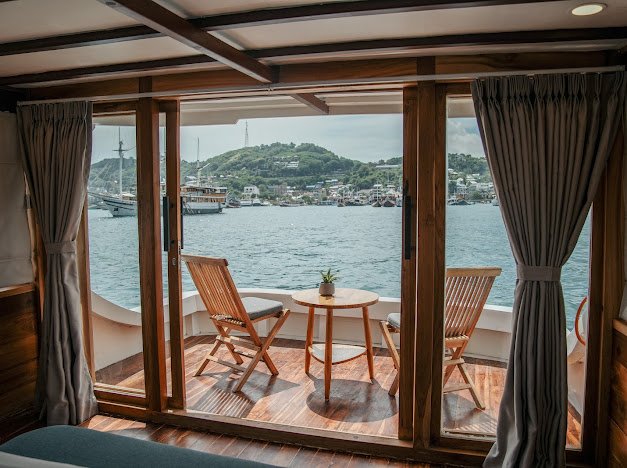 Akassa Cruise, open trip labuan bajo, labuan bajo, open trip navila liveaboard, komodo national park, komodo island, komodo dragon, pink beach, padar island, 3 days 2 nights labuan bajo open trip, open trip labuan bajo, open trip komodo island, komodo sailing tour