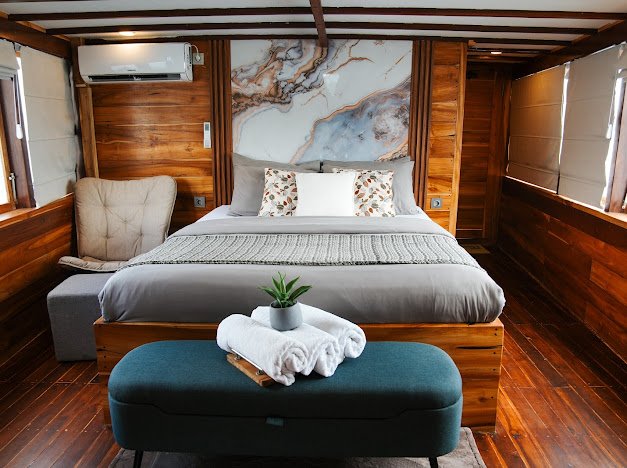 Akassa Cruise, open trip labuan bajo, labuan bajo, open trip navila liveaboard, komodo national park, komodo island, komodo dragon, pink beach, padar island, 3 days 2 nights labuan bajo open trip, open trip labuan bajo, open trip komodo island, komodo sailing tour