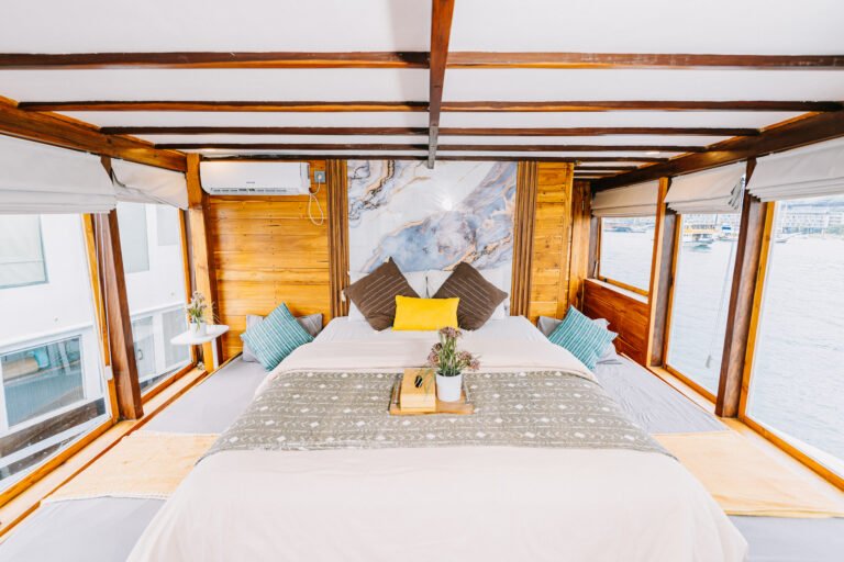 Akassa Cruise, open trip labuan bajo, labuan bajo, open trip navila liveaboard, komodo national park, komodo island, komodo dragon, pink beach, padar island, 3 days 2 nights labuan bajo open trip, open trip labuan bajo, open trip komodo island, komodo sailing tour