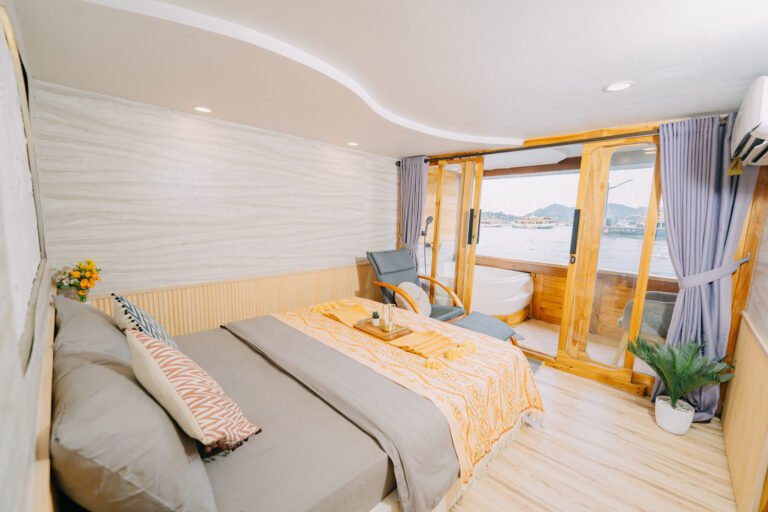 Semesta Liveaboard, open trip labuan bajo, labuan bajo, open trip navila liveaboard, komodo national park, komodo island, komodo dragon, pink beach, padar island, 3 days 2 nights labuan bajo open trip, open trip labuan bajo, open trip komodo island, komodo sailing tour