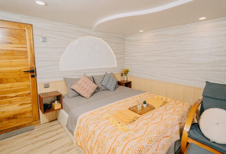 Semesta Liveaboard, open trip labuan bajo, labuan bajo, open trip navila liveaboard, komodo national park, komodo island, komodo dragon, pink beach, padar island, 3 days 2 nights labuan bajo open trip, open trip labuan bajo, open trip komodo island, komodo sailing tour