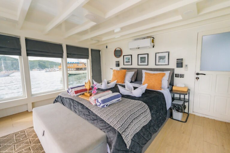 Derya Liveaboard, open trip labuan bajo, labuan bajo, open trip navila liveaboard, komodo national park, komodo island, komodo dragon, pink beach, padar island, 3 days 2 nights labuan bajo open trip, open trip labuan bajo, open trip komodo island, komodo sailing tour