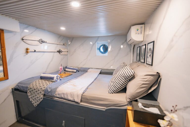 Derya Liveaboard, open trip labuan bajo, labuan bajo, open trip navila liveaboard, komodo national park, komodo island, komodo dragon, pink beach, padar island, 3 days 2 nights labuan bajo open trip, open trip labuan bajo, open trip komodo island, komodo sailing tour