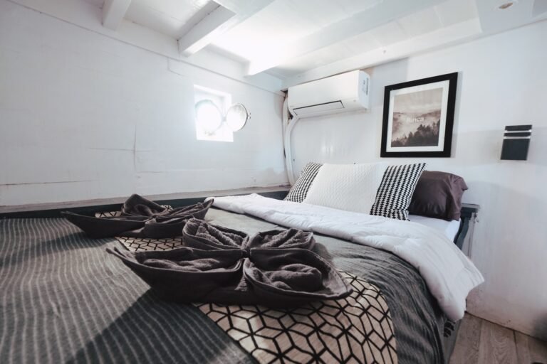 Derya Liveaboard, open trip labuan bajo, labuan bajo, open trip navila liveaboard, komodo national park, komodo island, komodo dragon, pink beach, padar island, 3 days 2 nights labuan bajo open trip, open trip labuan bajo, open trip komodo island, komodo sailing tour
