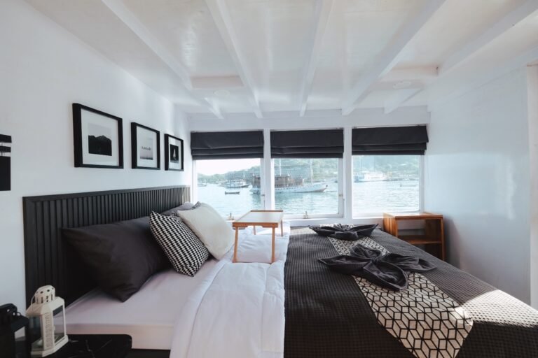 Derya Liveaboard, open trip labuan bajo, labuan bajo, open trip navila liveaboard, komodo national park, komodo island, komodo dragon, pink beach, padar island, 3 days 2 nights labuan bajo open trip, open trip labuan bajo, open trip komodo island, komodo sailing tour