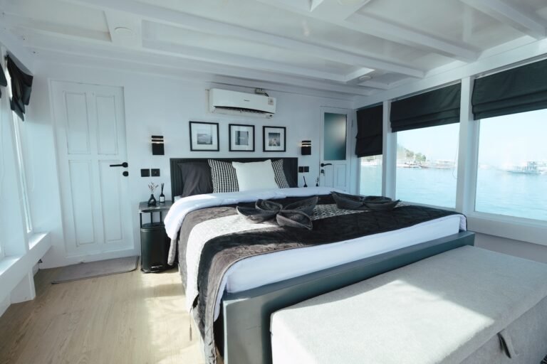 Derya Liveaboard, open trip labuan bajo, labuan bajo, open trip navila liveaboard, komodo national park, komodo island, komodo dragon, pink beach, padar island, 3 days 2 nights labuan bajo open trip, open trip labuan bajo, open trip komodo island, komodo sailing tour