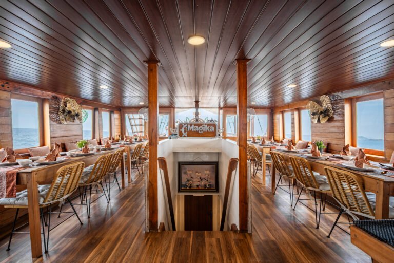 Magika Liveaboard, open trip labuan bajo, labuan bajo, open trip navila liveaboard, komodo national park, komodo island, komodo dragon, pink beach, padar island, 3 days 2 nights labuan bajo open trip, open trip labuan bajo, open trip komodo island, komodo sailing tour