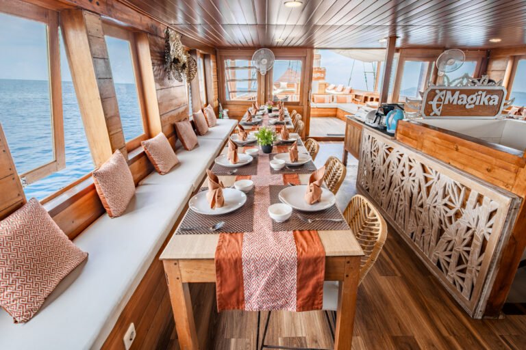Magika Liveaboard, open trip labuan bajo, labuan bajo, open trip navila liveaboard, komodo national park, komodo island, komodo dragon, pink beach, padar island, 3 days 2 nights labuan bajo open trip, open trip labuan bajo, open trip komodo island, komodo sailing tour