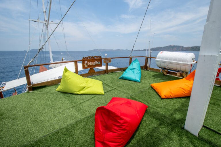 Magika Liveaboard, open trip labuan bajo, labuan bajo, open trip navila liveaboard, komodo national park, komodo island, komodo dragon, pink beach, padar island, 3 days 2 nights labuan bajo open trip, open trip labuan bajo, open trip komodo island, komodo sailing tour