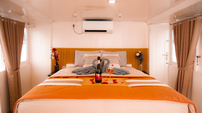 Giona Liveaboard, open trip labuan bajo, labuan bajo, open trip navila liveaboard, komodo national park, komodo island, komodo dragon, pink beach, padar island, 3 days 2 nights labuan bajo open trip, open trip labuan bajo, open trip komodo island, komodo sailing tour