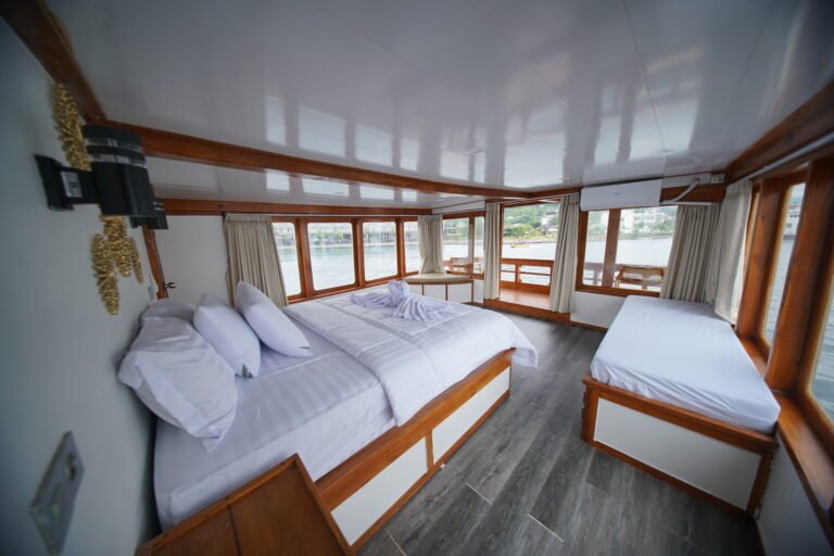 Fortuna Liveaboard, open trip labuan bajo, labuan bajo, open trip navila liveaboard, komodo national park, komodo island, komodo dragon, pink beach, padar island, 3 days 2 nights labuan bajo open trip, open trip labuan bajo, open trip komodo island, komodo sailing tour