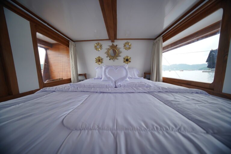 Fortuna Liveaboard, open trip labuan bajo, labuan bajo, open trip navila liveaboard, komodo national park, komodo island, komodo dragon, pink beach, padar island, 3 days 2 nights labuan bajo open trip, open trip labuan bajo, open trip komodo island, komodo sailing tour
