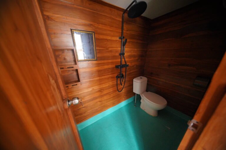 Fortuna Liveaboard, open trip labuan bajo, labuan bajo, open trip navila liveaboard, komodo national park, komodo island, komodo dragon, pink beach, padar island, 3 days 2 nights labuan bajo open trip, open trip labuan bajo, open trip komodo island, komodo sailing tour