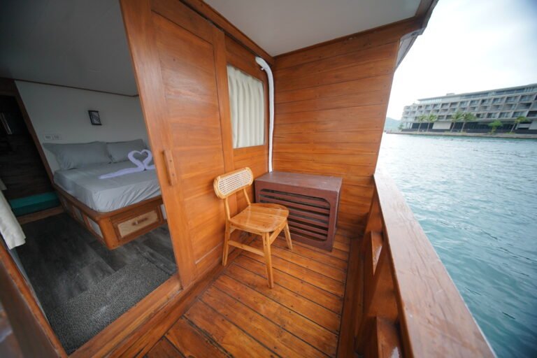 Fortuna Liveaboard, open trip labuan bajo, labuan bajo, open trip navila liveaboard, komodo national park, komodo island, komodo dragon, pink beach, padar island, 3 days 2 nights labuan bajo open trip, open trip labuan bajo, open trip komodo island, komodo sailing tour