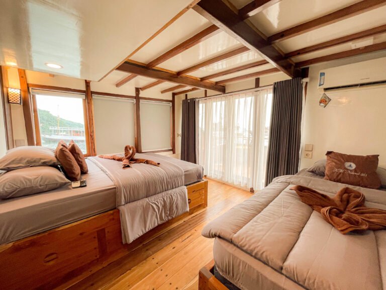 Natural 01 Liveaboard, open trip labuan bajo, labuan bajo, open trip navila liveaboard, komodo national park, komodo island, komodo dragon, pink beach, padar island, 3 days 2 nights labuan bajo open trip, open trip labuan bajo, open trip komodo island, komodo sailing tour