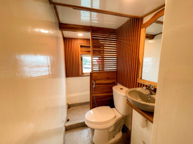 Natural 01 Liveaboard, open trip labuan bajo, labuan bajo, open trip navila liveaboard, komodo national park, komodo island, komodo dragon, pink beach, padar island, 3 days 2 nights labuan bajo open trip, open trip labuan bajo, open trip komodo island, komodo sailing tour