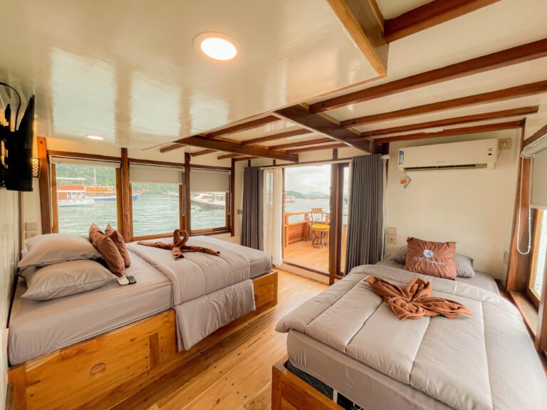 Natural 01 Liveaboard, open trip labuan bajo, labuan bajo, open trip navila liveaboard, komodo national park, komodo island, komodo dragon, pink beach, padar island, 3 days 2 nights labuan bajo open trip, open trip labuan bajo, open trip komodo island, komodo sailing tour