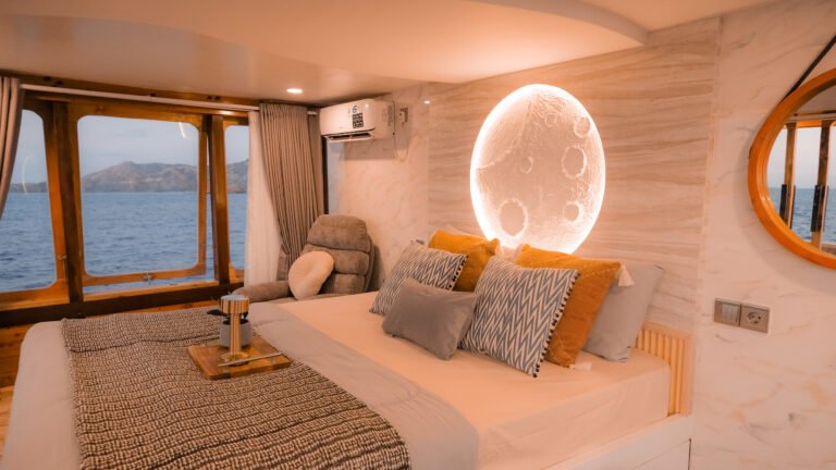 Semesta Liveaboard, open trip labuan bajo, labuan bajo, open trip navila liveaboard, komodo national park, komodo island, komodo dragon, pink beach, padar island, 3 days 2 nights labuan bajo open trip, open trip labuan bajo, open trip komodo island, komodo sailing tour