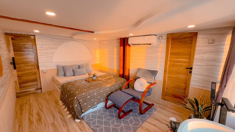 Semesta Liveaboard, open trip labuan bajo, labuan bajo, open trip navila liveaboard, komodo national park, komodo island, komodo dragon, pink beach, padar island, 3 days 2 nights labuan bajo open trip, open trip labuan bajo, open trip komodo island, komodo sailing tour