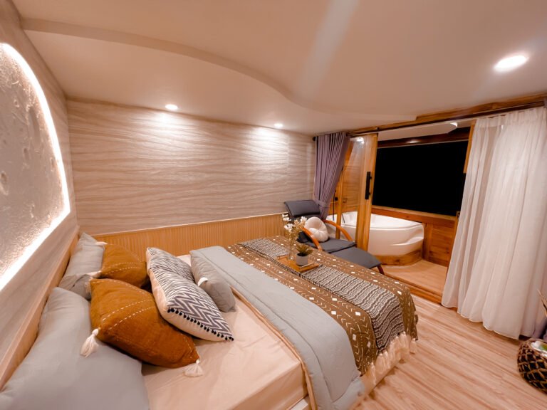 Semesta Liveaboard, open trip labuan bajo, labuan bajo, open trip navila liveaboard, komodo national park, komodo island, komodo dragon, pink beach, padar island, 3 days 2 nights labuan bajo open trip, open trip labuan bajo, open trip komodo island, komodo sailing tour
