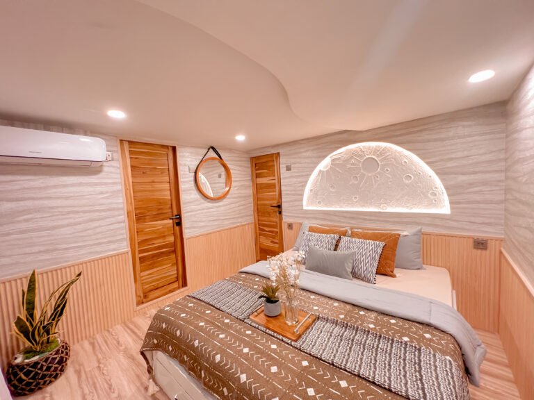 Semesta Liveaboard, open trip labuan bajo, labuan bajo, open trip navila liveaboard, komodo national park, komodo island, komodo dragon, pink beach, padar island, 3 days 2 nights labuan bajo open trip, open trip labuan bajo, open trip komodo island, komodo sailing tour
